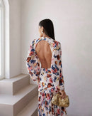 Vestido Longo Manga Longa com Recortes Laterais Estampado em Chiffon