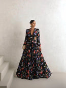 Vestido Longo Manga Longa com Recortes Laterais Estampado em Chiffon